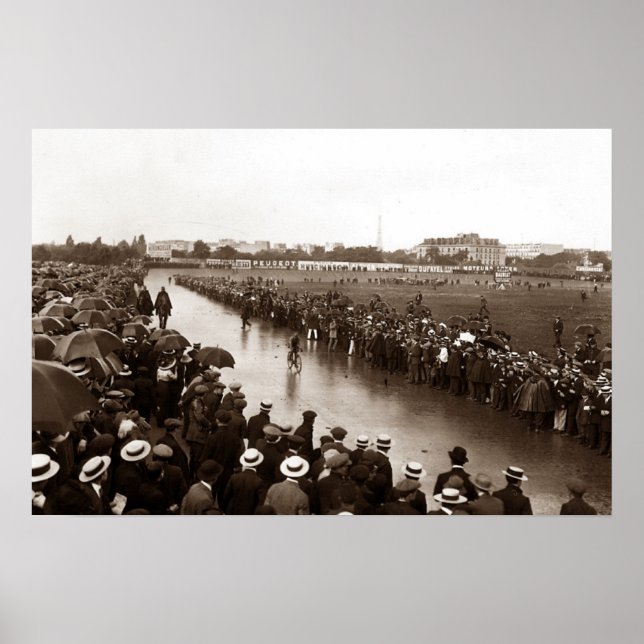 Finish Tour de France 1912 at the Parc des Princes Poster (Front)