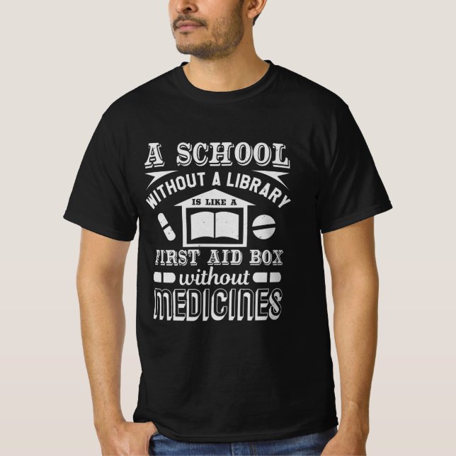 First aid saves lives T-Shirt (Front)