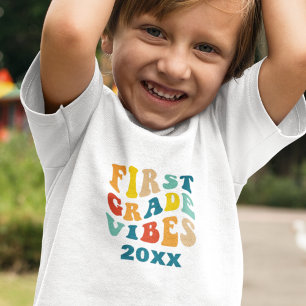 First Grade vibes back to school retro  T-Shirt