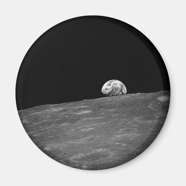 First Photograph of a Earthrise taken by Apollo 8 Magnet (Front)