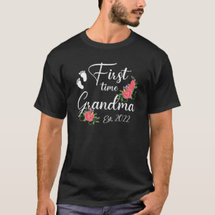 First Time Grandma 2022 Mother's Day Flower T-Shirt