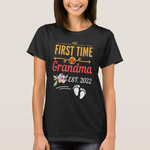 First Time Grandma 2022 Pregnancy Announcement New T-Shirt