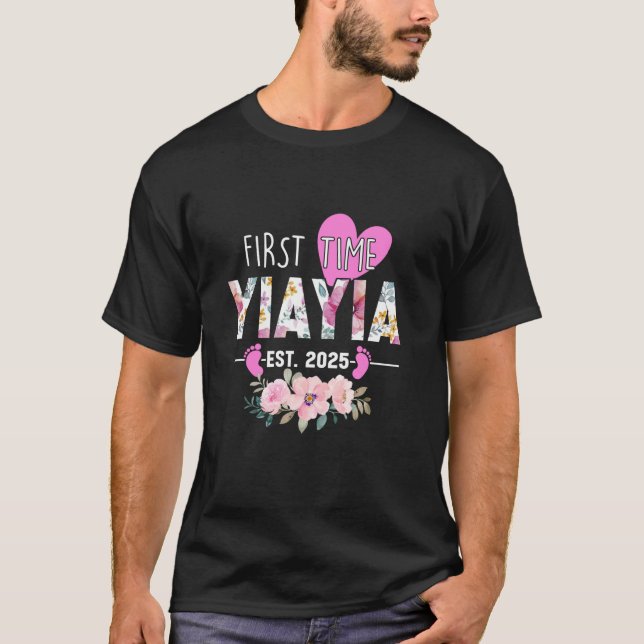 First time Yiayia 2025 Gifts New Grandma Baby Anno T-Shirt (Front)
