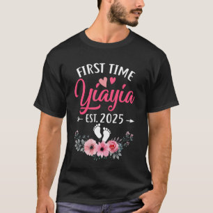 First Time Yiayia Promoted To Yiayia Est 2025 Moth T-Shirt