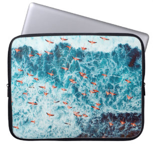 Flamingos flying on the beach of caribbean sea, Lo Laptop Sleeve