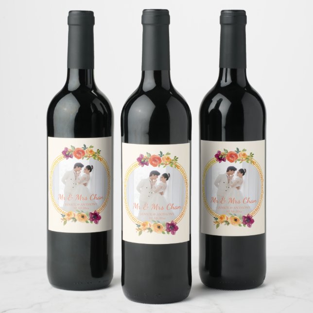 Floral frame couple photo beige wedding mr & mrs wine label (Bottles)