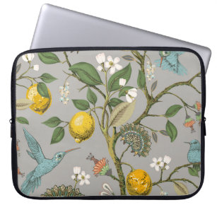Floral seamless pattern. Botanical wallpaper. Plan Laptop Sleeve