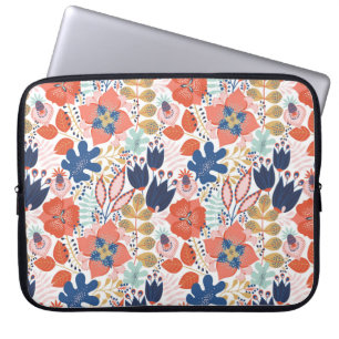 Floral seamless pattern on white. Abstract backgro Laptop Sleeve
