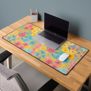 Floral watercolor pattern in yellow desk mat
