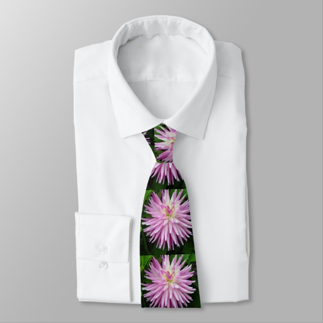 Flower necktie (Tied)
