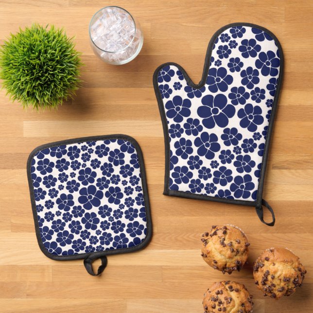 Flower Pattern - Blue and White Oven Mitt & Pot Holder Set (Top Down)