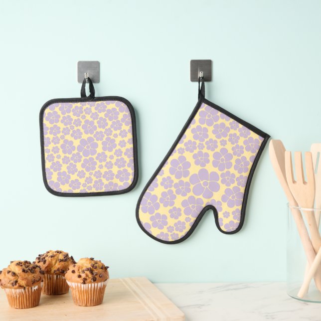 Flower Pattern - Pastel Yellow and Purple  Oven Mitt & Pot Holder Set (Insitu(Hanging))