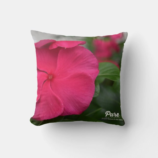 Flower throw pillow (Front)