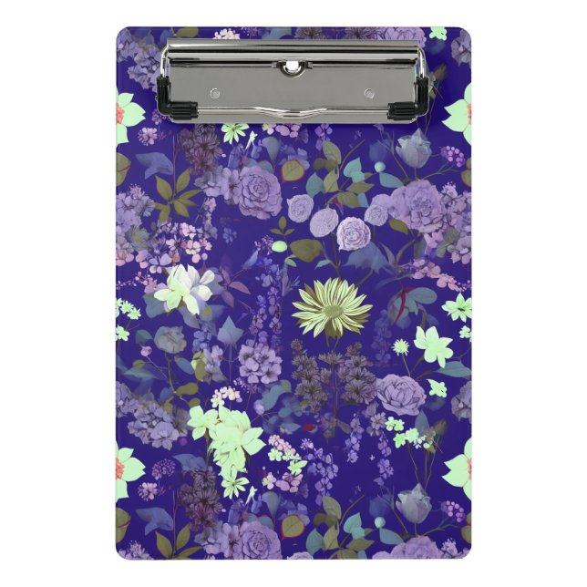 Flowers with an elegant and fascinating atmosphere mini clipboard (Front)