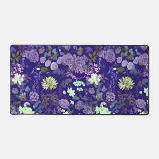 Flowers with an elegant and mysterious atmosphere desk mat