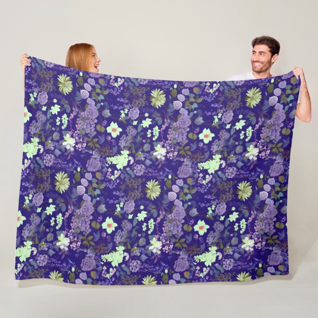 Flowers with an elegant and mysterious atmosphere fleece blanket (In Situ)