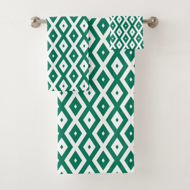 Forest green and white diamond pattern bath towel set (Insitu)