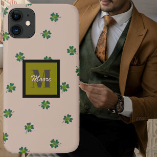 Four Leaf Clovers scattered on pastel brown Case-Mate iPhone Case