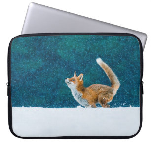 Fox in snowfall. Red fox, Vulpes vulpes, jumping i Laptop Sleeve