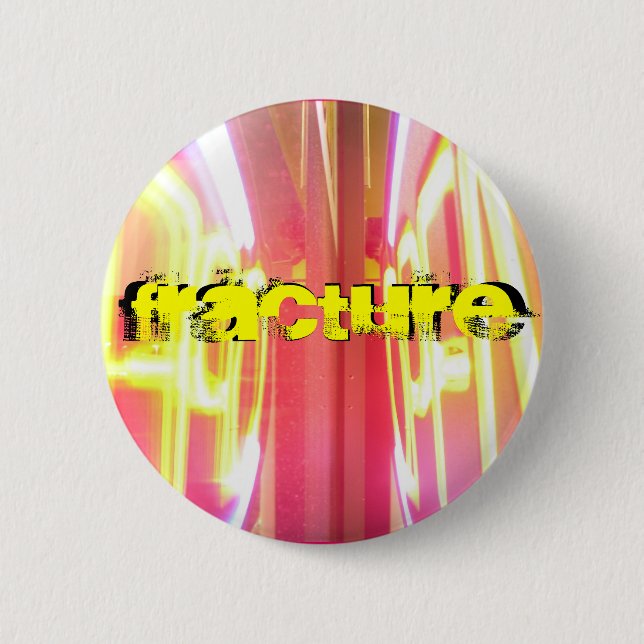 FRACTURE 6 CM ROUND BADGE (Front)