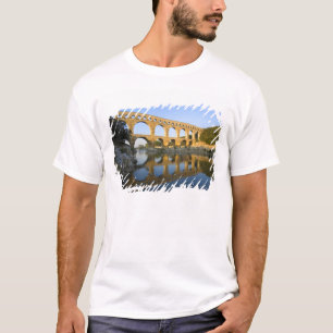 France, Avignon. The Pont du Gard Roman aqueduct T-Shirt