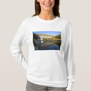 France, Avignon. The Pont du Gard Roman aqueduct T-Shirt