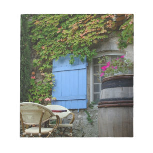 France, Les Baux de Provence, café patio Notepad