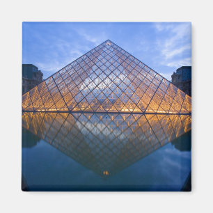 France, Paris. The Louvre at twilight. Credit Magnet
