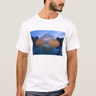 France, Paris. The Louvre at twilight. Credit T-Shirt