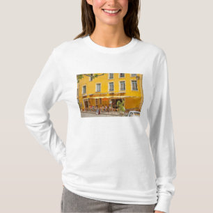 France, Provence, Moustiers-Ste-Marie. Credit T-Shirt