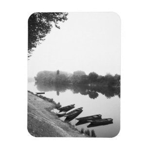 FRANCE, Touraine, The Loire: CHINON Boats along Magnet