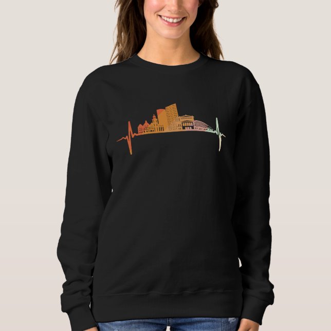 Frankfurt skyline heartbeat retro vintage style sweatshirt (Front)
