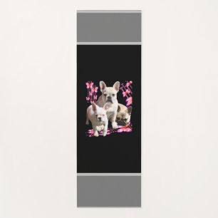Französische Bulldogge mit drei Bulldoggen in Pink Yoga Mat