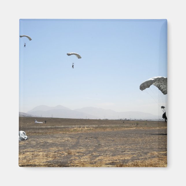 Freefall parachute jumpers magnet (Front)