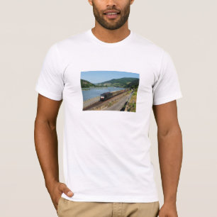 Freight train in Assmanshausen on the Rhine T-Shirt