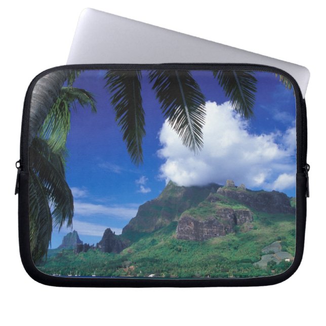 French Polynesia, Moorea. Cooks Bay. Green Laptop Sleeve (Front)
