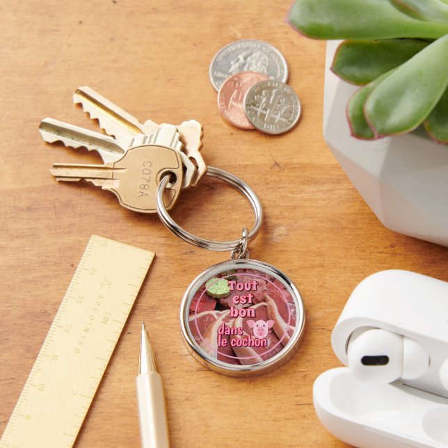 French proverb about porc key ring (Desk)