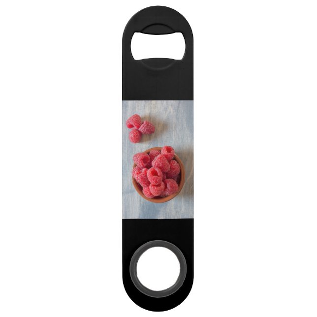 Fresh raspberries in a bowl (Back)