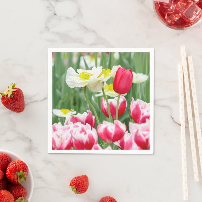 Friendly Flowers Napkin (Insitu)