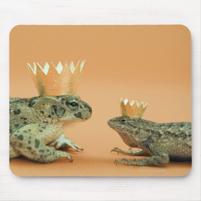 Frog and lizard wearing crowns mouse pad (Front)