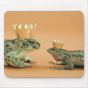 Frog and lizard wearing crowns mouse pad