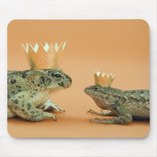 Frog and lizard wearing crowns mouse pad (Front)
