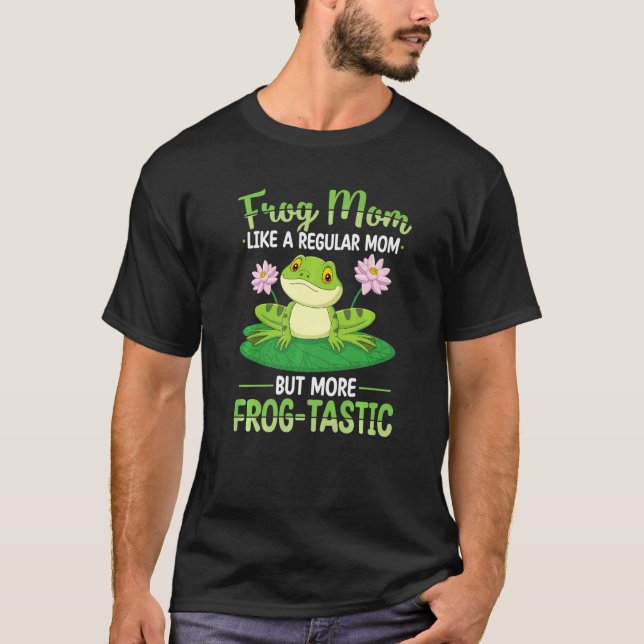 Frog Mom Hunting Design Toad Gigger Frog Catcher F T-Shirt (Front)