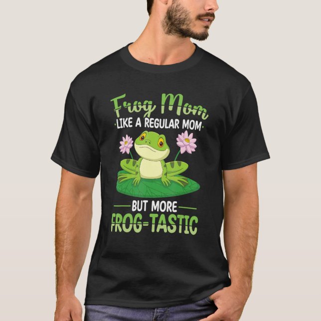 Frog Mum Hunting Design Toad Gigger Frog Catcher F T-Shirt (Front)