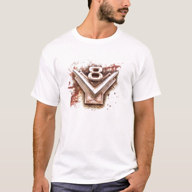 From classic car: Rusty old v8 emblem in chrome T-Shirt (Front)