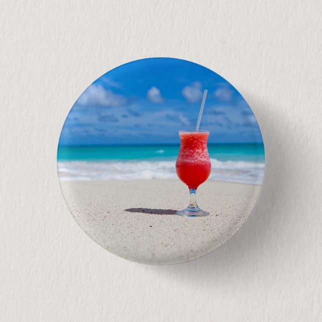 Frosty Strawberry Drink on the Beach 3 Cm Round Badge (Front)
