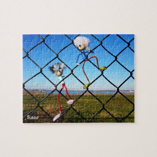 Fubby's climbing a fence. jigsaw puzzle (Horizontal)