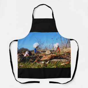 Fubby's saw the tree trunk in half. apron