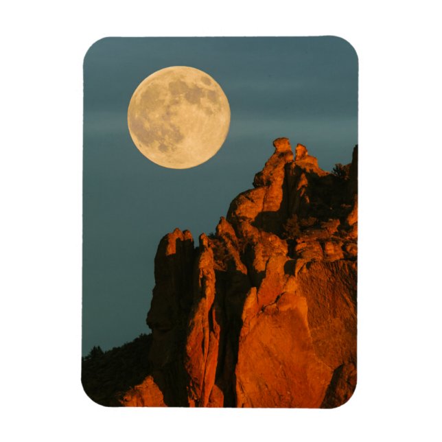 Full Moon | Basalt Cliffs Smith Rock State Park Magnet (Vertical)