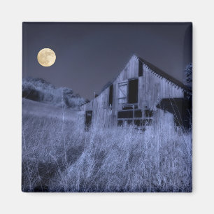 Full Moon Overhead   Old Weathered Barn Magnet